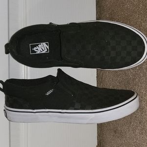 Young Mens Vans Slip-ons Black Checkered Men's size (7) Never Worn